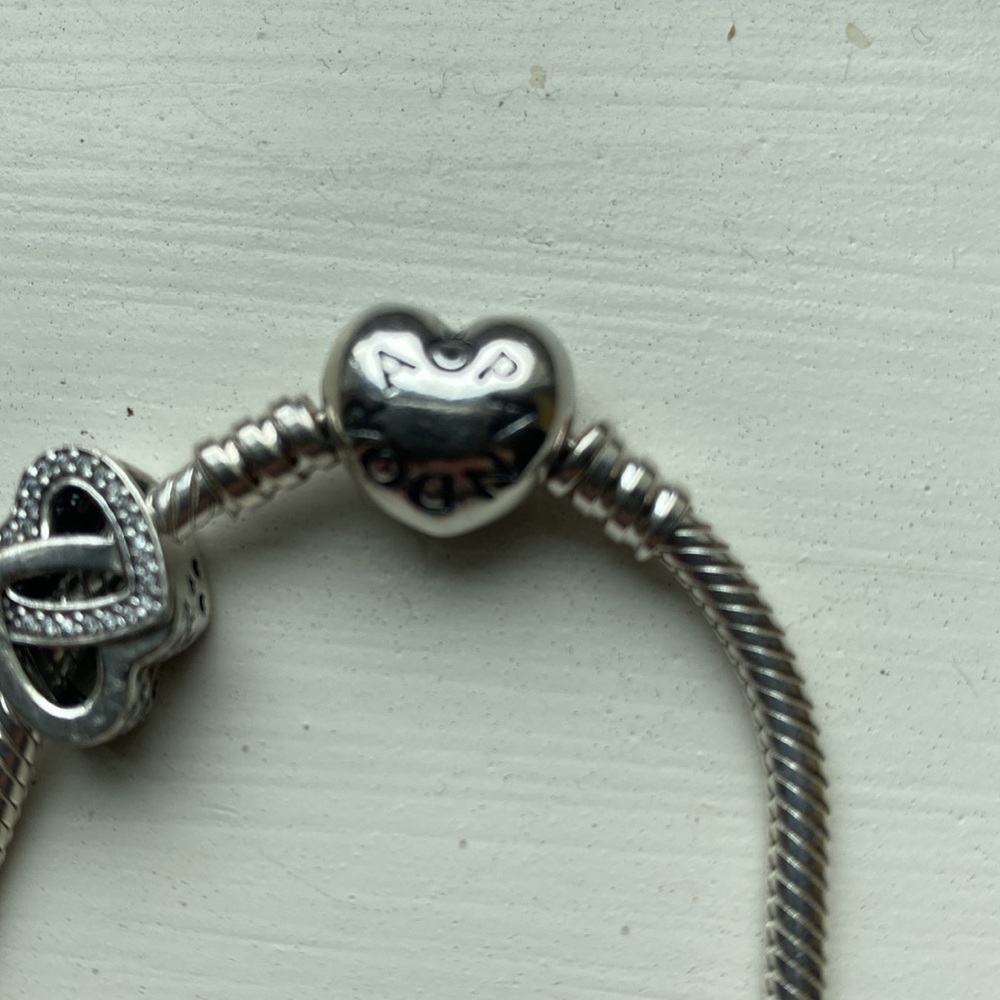 Pandora bracelet with 8 charms - Picture 4 of 6
